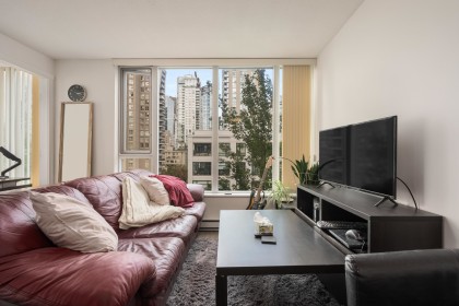 Photo 2 at 802 - 1010 Richards Street, Yaletown, Vancouver West