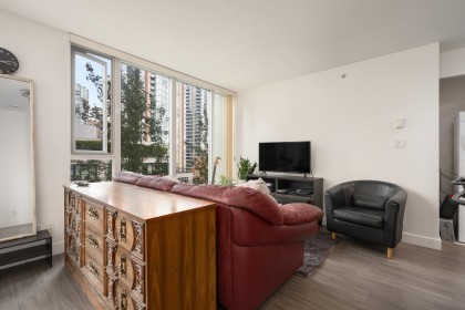 Photo 3 at 802 - 1010 Richards Street, Yaletown, Vancouver West
