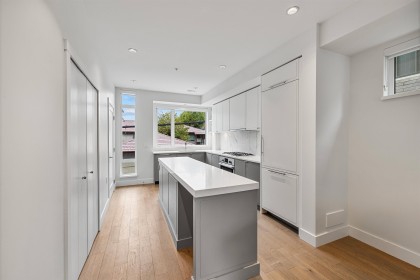 Photo 6 at 7615 Yukon Street, Marpole, Vancouver West