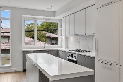 Photo 5 at 7615 Yukon Street, Marpole, Vancouver West