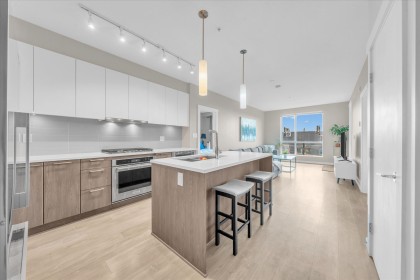 Photo 1 at 303 - 625 E 3rd Street, Lower Lonsdale, North Vancouver