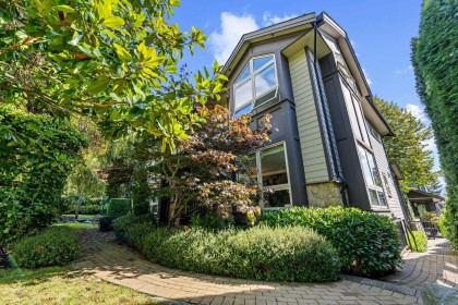 Photo 3 at 1 - 651 W 14th Street, Central Lonsdale, North Vancouver
