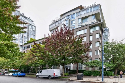 Photo 1 at TH108 - 1288 Marinaside Crescent, Yaletown, Vancouver West