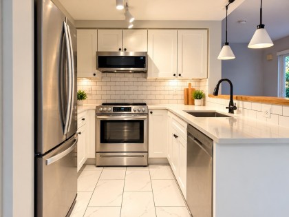 Photo 7 at 9 - 288 St. Davids Avenue, Lower Lonsdale, North Vancouver
