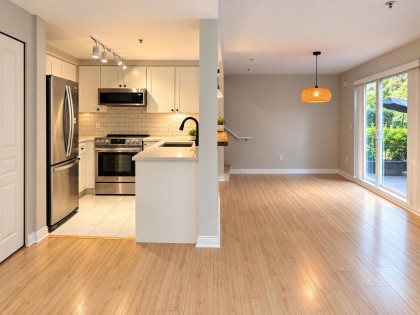 Photo 4 at 9 - 288 St. Davids Avenue, Lower Lonsdale, North Vancouver