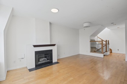 Photo 5 at 102 - 3349 Dunbar Street, Dunbar, Vancouver West