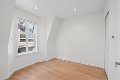 Photo 14 at 102 - 3349 Dunbar Street, Dunbar, Vancouver West