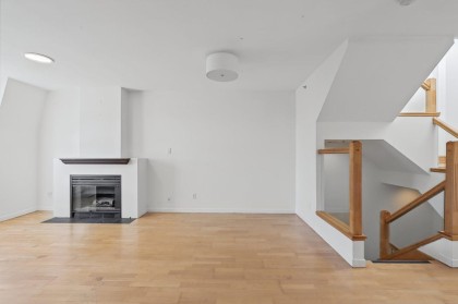 Photo 4 at 102 - 3349 Dunbar Street, Dunbar, Vancouver West