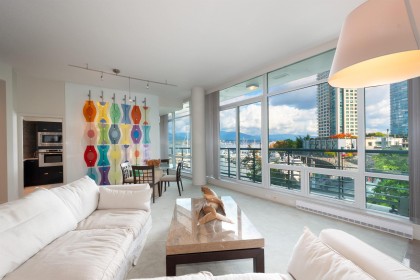 Photo 1 at 203 - 499 Broughton Street, Coal Harbour, Vancouver West
