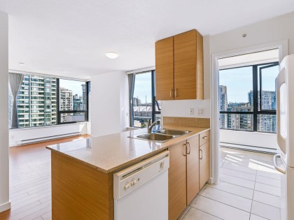 Photo 8 at 2105 - 977 Mainland Street, Yaletown, Vancouver West