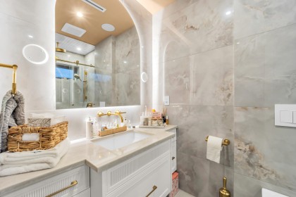 Photo 14 at 1443 W 57th Avenue, South Granville, Vancouver West