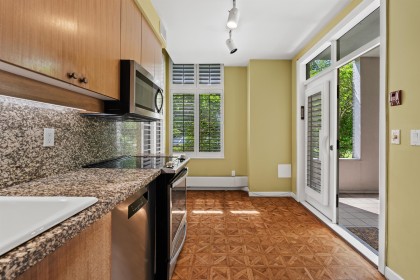 Photo 10 at 102 - 5850 Balsam Street, Kerrisdale, Vancouver West