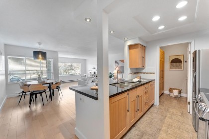 Photo 11 at 101 - 2412 Alder Street, Fairview VW, Vancouver West
