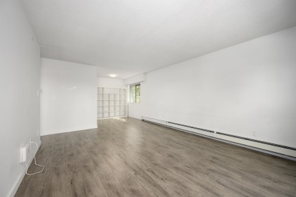 Photo 5 at 305 - 310 W 3rd Street, Lower Lonsdale, North Vancouver