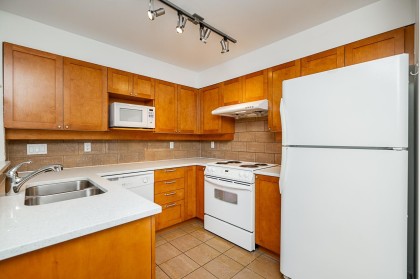 Photo 7 at 306 - 3580 W 41st Avenue, Southlands, Vancouver West