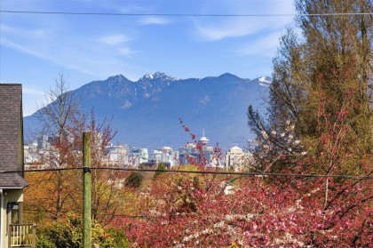 Photo 4 at 706 W 24th Avenue, Cambie, Vancouver West