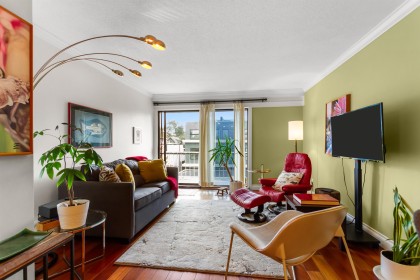 Photo 3 at 308 - 2040 Cornwall Avenue, Kitsilano, Vancouver West