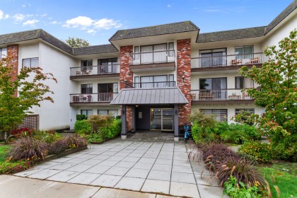Photo 1 at 308 - 2040 Cornwall Avenue, Kitsilano, Vancouver West