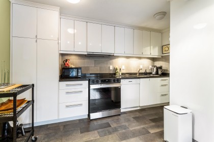Photo 11 at 308 - 2040 Cornwall Avenue, Kitsilano, Vancouver West
