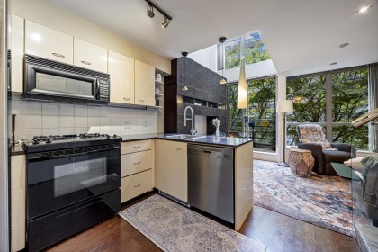 Photo 5 at 203 - 501 Pacific Street, Downtown VW, Vancouver West