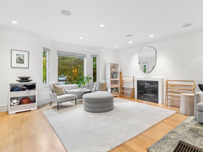 Photo 4 at 917 W 20th Avenue, Cambie, Vancouver West