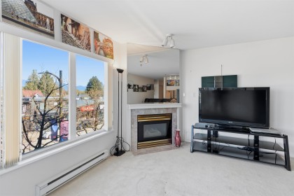 Photo 5 at 211 - 3250 W Broadway, Kitsilano, Vancouver West