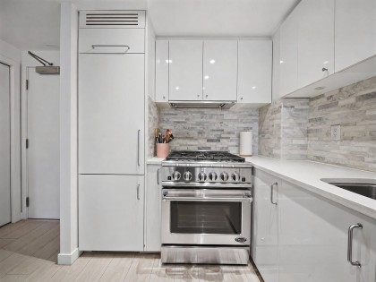 Photo 10 at 512 - 1133 Homer Street, Yaletown, Vancouver West