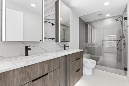 Photo 8 at 206 - 3590 W 39th Avenue, Dunbar, Vancouver West