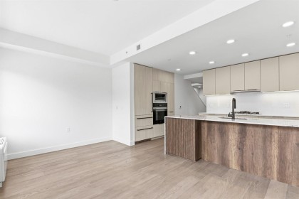 Photo 1 at 303 - 3590 W 39th Avenue, Dunbar, Vancouver West