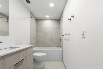 Photo 13 at 304 - 3590 W 39th Avenue, Dunbar, Vancouver West