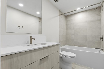 Photo 12 at 304 - 3590 W 39th Avenue, Dunbar, Vancouver West