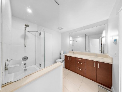 Photo 11 at 5978 Oak Street, Oakridge VW, Vancouver West
