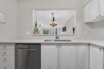 Photo 8 at 208 - 2288 W 12th Avenue, Kitsilano, Vancouver West