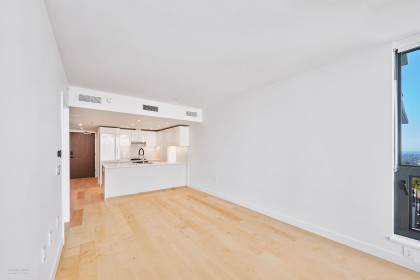 Photo 5 at 807 - 135 E 13th Street, Central Lonsdale, North Vancouver