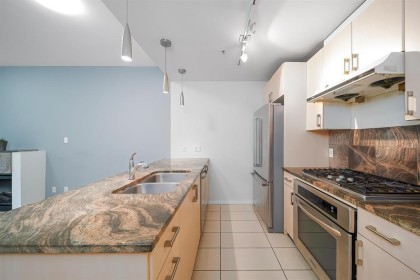 Photo 10 at 303 - 1211 Melville Street, Coal Harbour, Vancouver West
