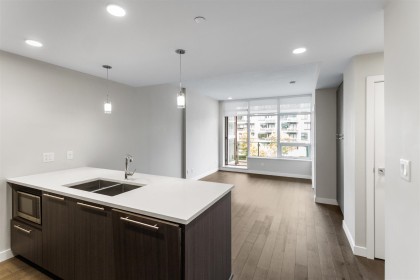 Photo 3 at 305 - 4963 Cambie Street, Cambie, Vancouver West