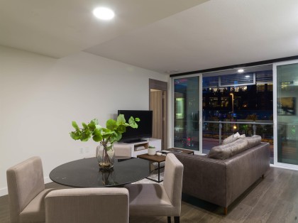 Photo 4 at 306 - 89 Nelson Street, Yaletown, Vancouver West