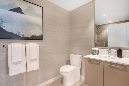 Photo 2 at 402 - 128 W 15th Street, Central Lonsdale, North Vancouver