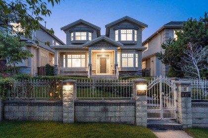 Photo 7 at 725 W 61st Avenue, Marpole, Vancouver West
