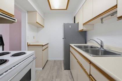 Photo 13 at 301 - 2125 W 2nd Avenue, Kitsilano, Vancouver West