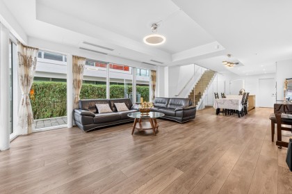 Photo 2 at 759 W 41st Avenue, Cambie, Vancouver West