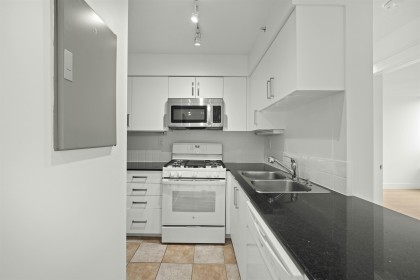 Photo 4 at 2501 - 63 Keefer Place, Downtown VW, Vancouver West