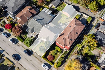 Photo 4 at 3433 W 12th Avenue, Kitsilano, Vancouver West
