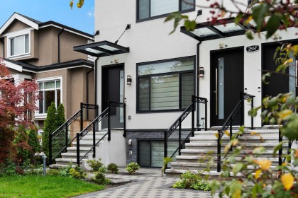 Photo 2 at 1 - 2557 W King Edward Street, Arbutus, Vancouver West
