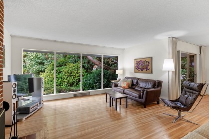 Photo 2 at 3692 Sunnycrest Drive, Edgemont, North Vancouver