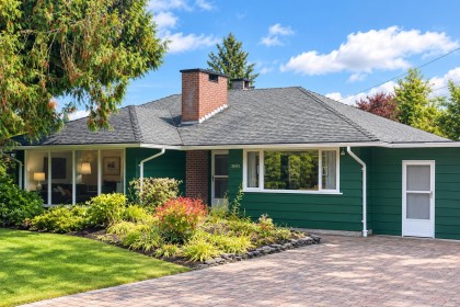 Photo 1 at 3692 Sunnycrest Drive, Edgemont, North Vancouver