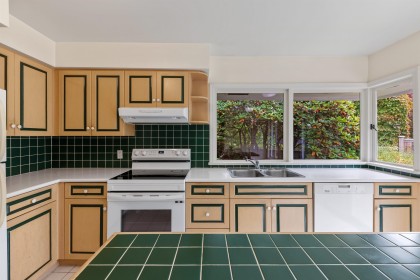 Photo 10 at 3692 Sunnycrest Drive, Edgemont, North Vancouver