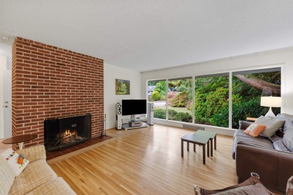 Photo 4 at 3692 Sunnycrest Drive, Edgemont, North Vancouver