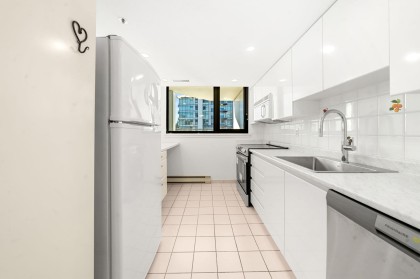 Photo 14 at 703 - 2201 Pine Street, Fairview VW, Vancouver West