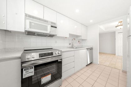 Photo 15 at 703 - 2201 Pine Street, Fairview VW, Vancouver West